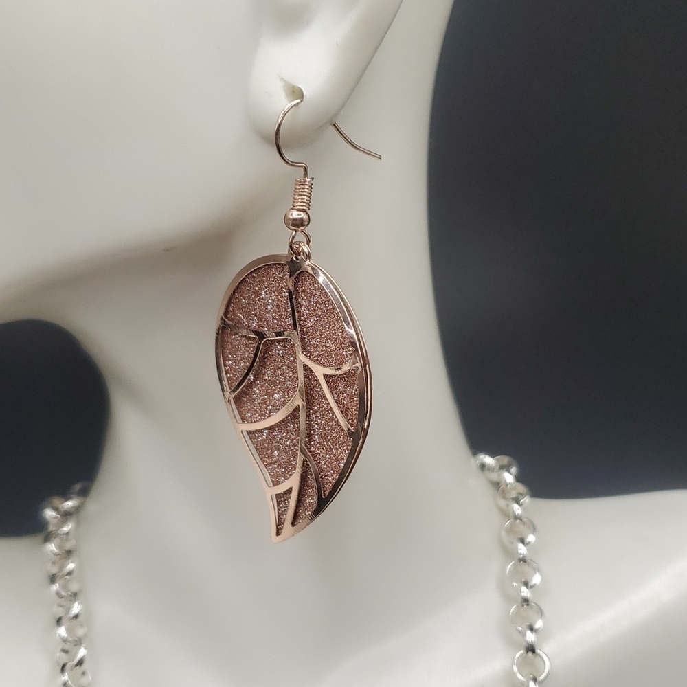 E449 rose gold tone autumn‎ leaf earrings nwt